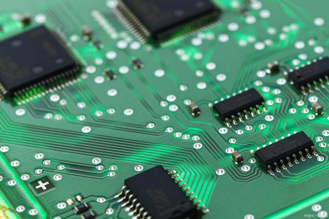 精密電子元器件與PCB板焊接加工圖示 精密電子元器件與PCB板焊接加工圖示